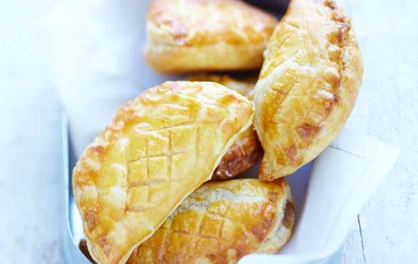 INGREDIENTS: 1 roll puff pastry I 75 g mozzarella I 30 g pine nuts I 7 8 cherry tomatoes I ½ tbsp. red pesto I egg yolk PREPARATION: 1. Cut six 12 13 cm circles from the roll of pastry. 2.