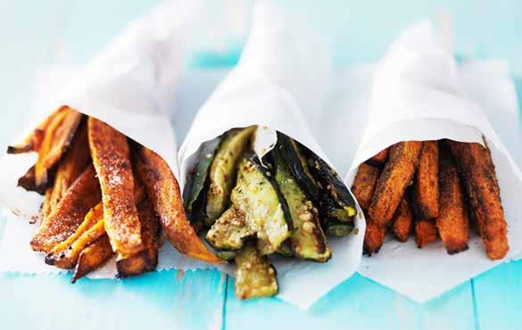 INGREDIENTS: 1/2 courgette I 1 sweet potato I 1 carrot I 1 egg I 3 tbsp. flour I 6 tbsp. breadcrumbs I poppy seed and/or sesame seeds PREPARATION: 1.