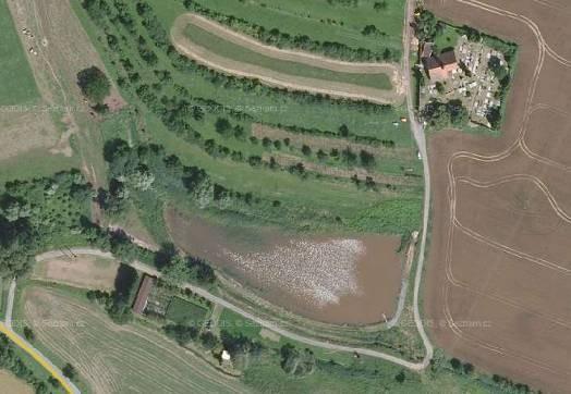 Je vyplněna permokarbonskými sedimenty značné mocnosti, které jsou místy překryté sedimenty křídového, neogenního a kvartérního stáří [1]. Obr. 6.