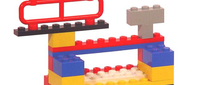 Konfigurovatelná řešení s použitím standardizovaných stavebních bloků Individuální přizpůsobení připojení a součástí za účelem jejich zprovoznění (Rube Goldbergův efekt) nepřináší žádnou skutečnou