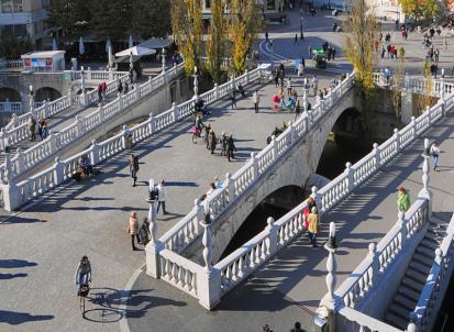 spoznavanje ožjega mestnega jedra Ljubljane ogled mestnih znamenitosti orientacija po mestu zgodovinski pomen Ljubljane kot Emone Pogoji za vpis: ekskurzija je organizirana