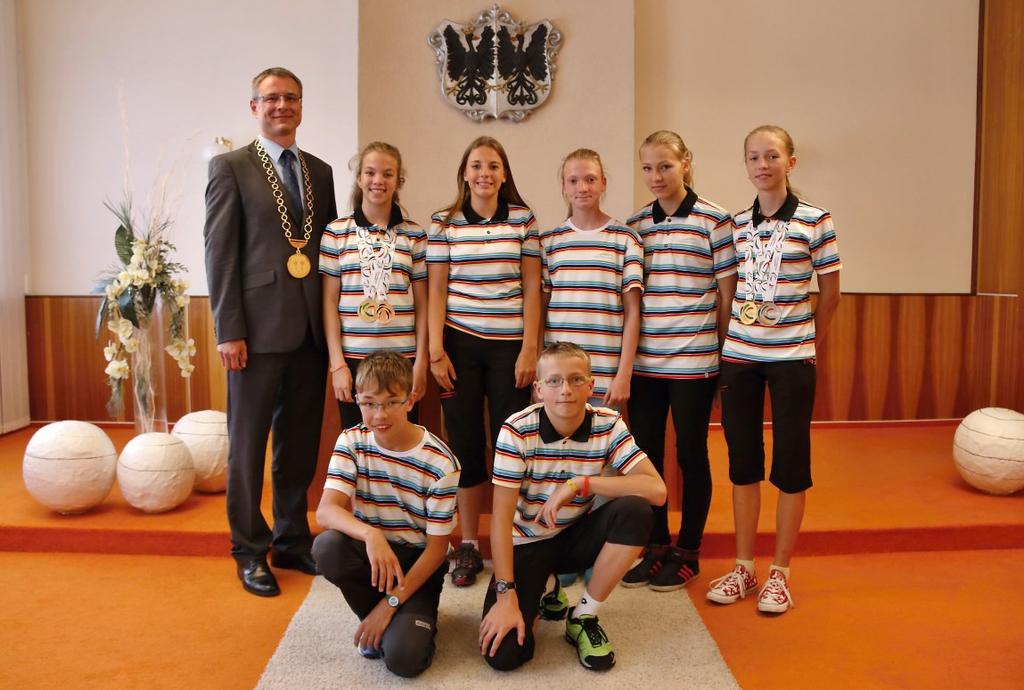 Navíc škola zvítězila v Ceně hejtmana Plzeňského kraje o nejoriginálnější transparent podporující sportovce plzeňského kraje.