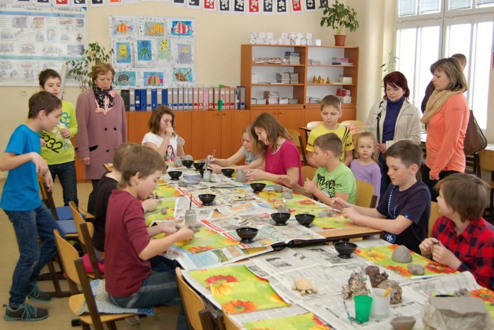 6. Další vzdělávání pedagogických pracovníků, lektorská činnost Počet vzdělávacích akcí 87 Celkový počet účastníků 141 Vzdělávací instituce - Národní institut pro další vzdělávání, ZČU Plzeň, Krajské