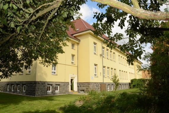 OBSAH 1. Základní údaje o škole 2. Charakteristika školy 3. Organizační schéma 4. Údaje o pedagogických a nepedagogických pracovnících 5.