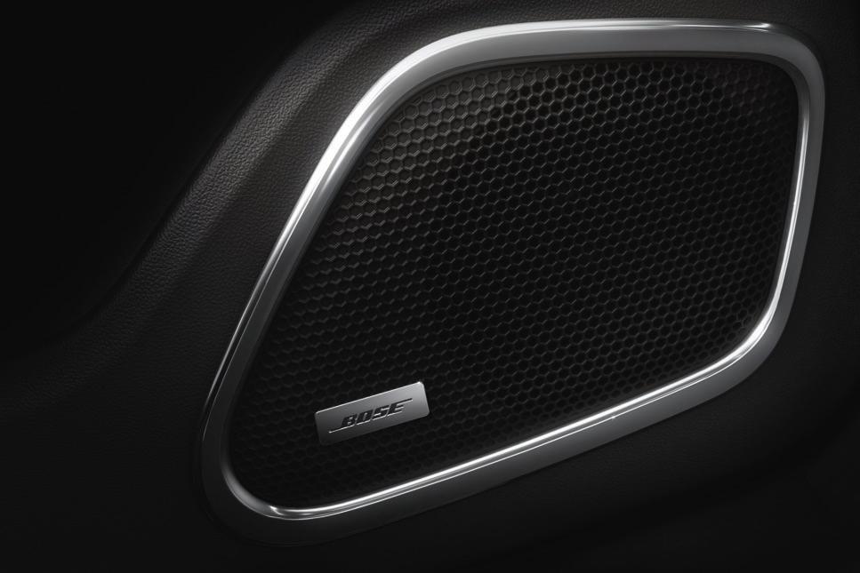 BOSE Surround Sound System Objevte nový rozměr kvality zvuku Neobyčejně hluboké basy, jemné vysoké tóny, realistický zvuk audiosystém značky Bose promění interiér Renault KADJAR v koncertní sál!