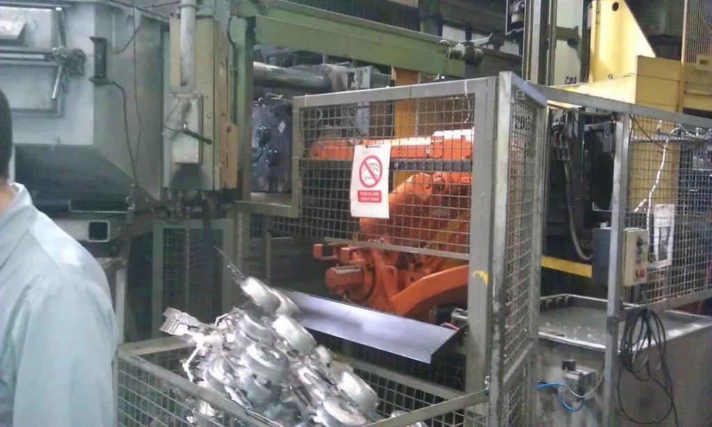 6. Strošek programiranja strege stroja za tlačno litje 6.1 Faza izvedbe Del projektnega časa odpade na mehansko postavitev opreme.