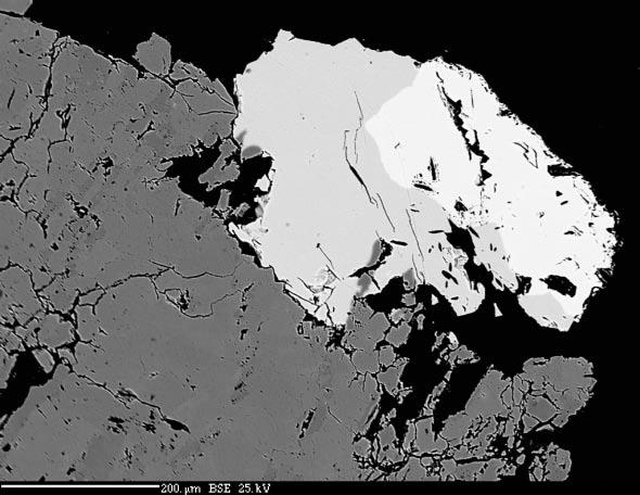 236 Bull. mineral.-petrolog. Odd. Nár. Muz. (Praha) 16/2, 2008. ISSN: 1211-0329 Tabulka 6 Chemické složení sulfidů (hm%) minerál chalkopyrit pyrit sfalerit arsenopyrit Fe 31.10 31.00 30.90 46.73 46.