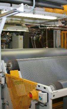 pagina 12 FATRAFOL-S Hidroizolația acoperişurilor 2.1.1 Fabricarea membranelor şi împărțirea principală a sortimentului Pentru fabricarea membranelor FATRAFOL se folosesc numai materii prime cu proprietăți definite precis.