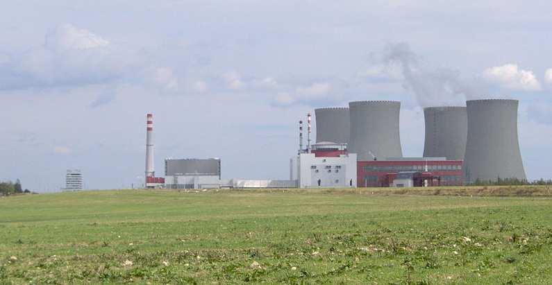 JADERNÁ ENERGETIKA (6) Nejrozšířenější typy jaderných reaktorů PWR (VVER) tlakový, lehkou vodou moderovaný a chlazený reaktor Dvouokruhový systém.