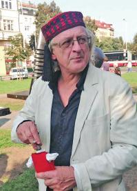 Jurković, iz Opatije, a u isto vrijeme prva dama Zagreba bila je Pražanka Berta Picková, supruga slavnog zagrebačkog gradonačelnika Vjekoslava Heinzela.