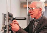 Zgrada Instituta makromolekularne kemije u Pragu Otto Wichterle, izumitelj kontaktnih leća PAC-om sudjeluju u provođenju Unesco/ IUPAC Postgraduate Course in Polymer Science.
