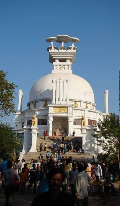org: File:Dhauilgiri_Stupa.jpg [online]. 29 December 2009 wikipedia.