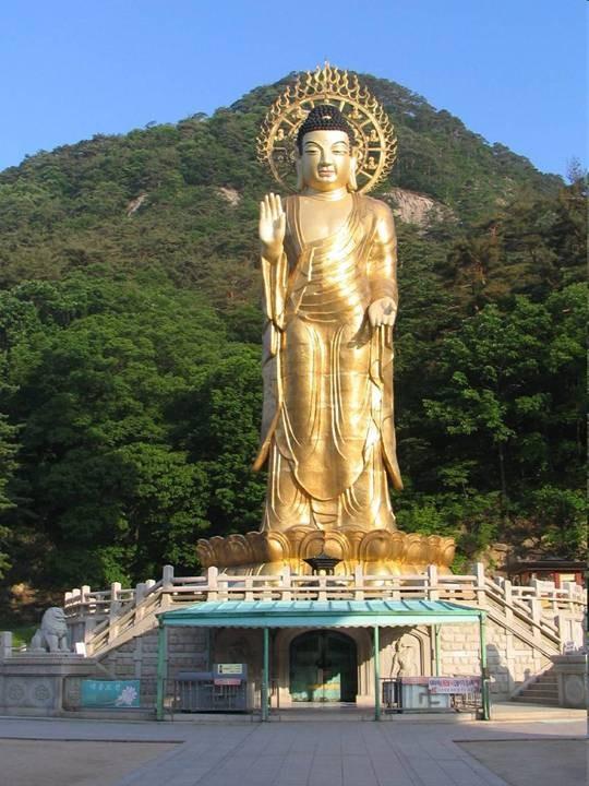 Kazunori Matsuo: Wikipedia.org: File:Buddha_in_Kamakura.jpg [online]. 16 September 2005 [cit. 2010-11-11].