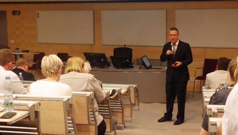 Konference a sympozia Doc. Petr Štourač zahajuje byly významné, na otázku: Co pro Vás znamená AKUTNĚ.CZ? Vybrané odpovědi Vám přinášíme níže, všechny jsou pak dostupné na portálu AKUTNĚ.CZ. prof.