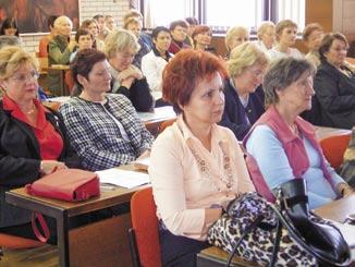 NOVICE DECEMBER 2006 Seminar za bolnice z rakom dojk, njihove svojce in vse, ki želijo vedeti več KO ZBOLI TELO, BOLI TUDI DUŠA»Vesela sem, da lahko na prvem slovenskem seminarju Živeti z rakom,