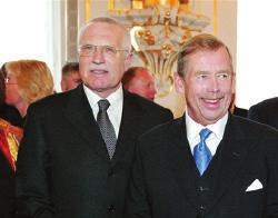 Dvojica Václava, Havel i Klaus, obilježila su noviju povijest Češke Dvojac koji se jedva podnosio Obojica su fascinantni karakteri Havel kao renesansni čovjek zapeo u pogrešnom vremenu, veliki