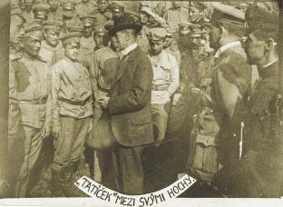 Češki vojnici u Rusiji krajem Prvog svjetskog rata Ilijada i Odiseja Legionari su među ostalim zarobili i kompletne ruske državne rezerve zlata.