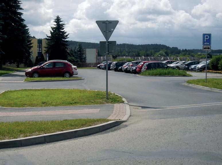 15 Rekonstrukce parkovacích ploch Trojstředisko Jindřichův Hradec Za připomenutí stojí také technicky náročná rekonstrukce chodníku v Rudolfově u Českých Budějovic za cca 3 mil.