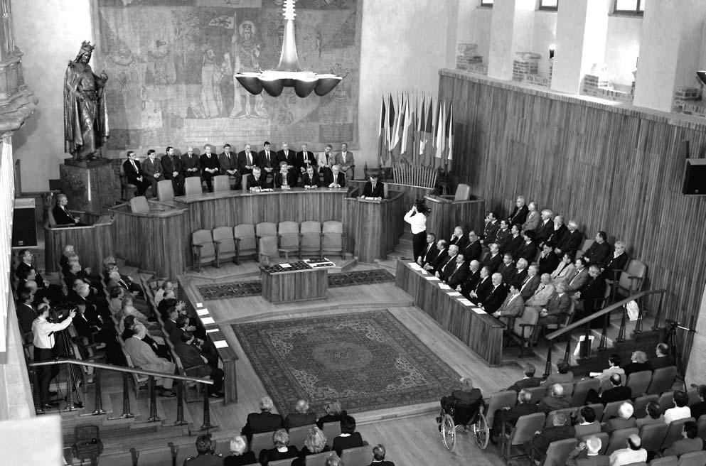 Obr. 2 Pohled do auly Karolina při slavnostním shromáždění. Foto P. Šolar. Fig. 2. A view of the Karolinum great hall during the festive meeting.