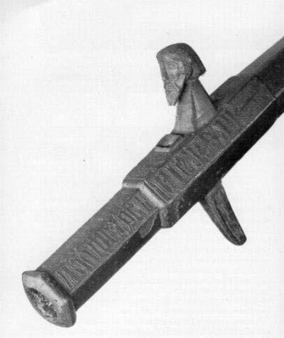 puška z Mörkö Bronzová V Baltu poblíž ostrova Mörkö, Sweden, Tulej pro dřevěnou násadu ve Statens Historika Museum datace kolem 1400 šestihranná hák nápis náboženský 109 puška z Tannenbergu hrad