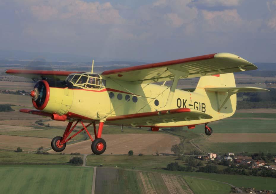 sekce letová a provozní Referát inspektorů pilotů (RIP) Provádí zkoušky a přezkoušení leteckého personálu, letové kontroly u provozovatelů obchodní letecké dopravy a provozuje letadla ÚCL ve