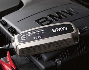 0 Kamera BMW Advanced Car Eye se skládá z vysoce citlivé přední Full HD kamery, která snímá okolí vozu i v
