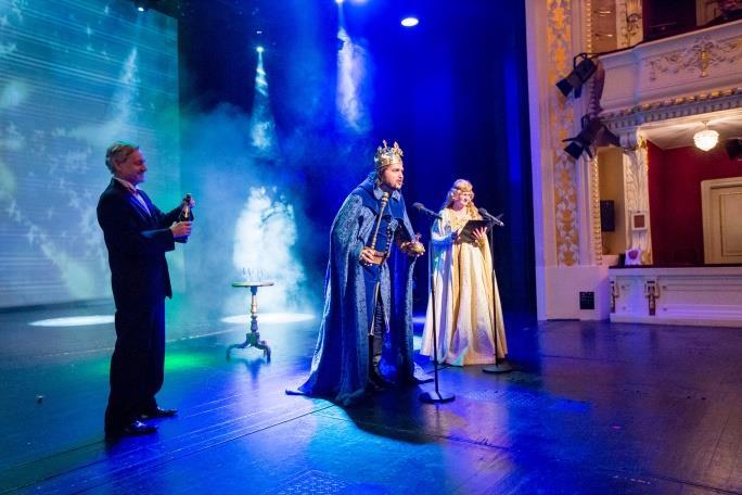 Jako odpolední byla uvedena opereta Hraběnka Marica a diváci si mohli symbolicky přiťuknout sklenkou vína.
