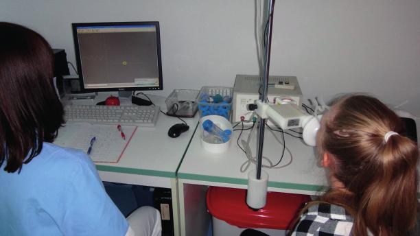 Obrázek 3: Spirometrické vyšetření Vyšetření FeNO Měření frakce oxidu dusnatého ve vydechovaném vzduchu (FeNO) je ještě náročnější na spolupráci, zvládnou ho většinou až děti kolem 6. roku.