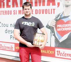 SK však další kočování s největší Sídlo nejvyššího fotbalového orgánu v pravděpodobností zapří- regionu je v posledních letech nerozlučně spjato s rekonstruovaným areálem SCM Za Místním nádražím.