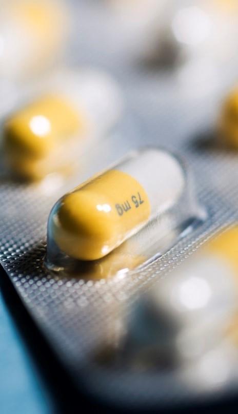 Smernica EÚ o boji proti falošným liekom Kto by mal znášať náklady za služby overovania liekov?