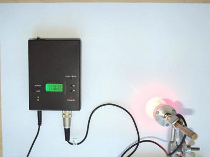 7 EXPERIMENTY Jádrem jednotky je 8bitový mikrokontrolér ATMEL AVR ATmega168, který obstarává řízení LCD displeje, generuje požadovaný PWM signál, detekuje změny stavu tlačítek a řídí interní časovače.