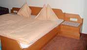 2 Apartmány***, **** THALBACH Místo pobytu a poloha: Heiligenblut Rojach (.300 m), dům se nachází u hlavní silnice, cca 3 km od lanovky Heiligenblut, zastávka skibusu u domu.