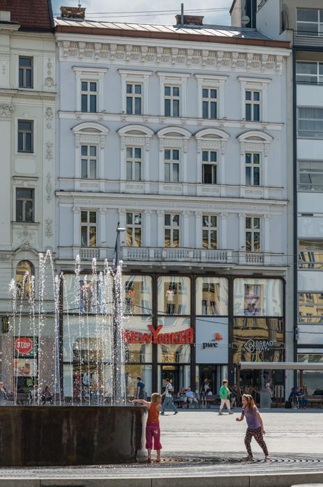 Náměstí Svobody 20 Budova přímo v srdci Brna, na náměstí Svobody, nabízí mix kancelářských a retailových prostor o rozloze 2 330 m².