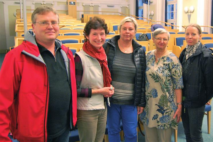 osobnost 23 ( Petr Štěpánek s týmem Pokojného přístavu a zakladatelkou hospicového hnutí Marií Svatošovou (druhá zprava) Práce v hospici není hlavní náplní mé lékařské praxe, pracuji převážně na