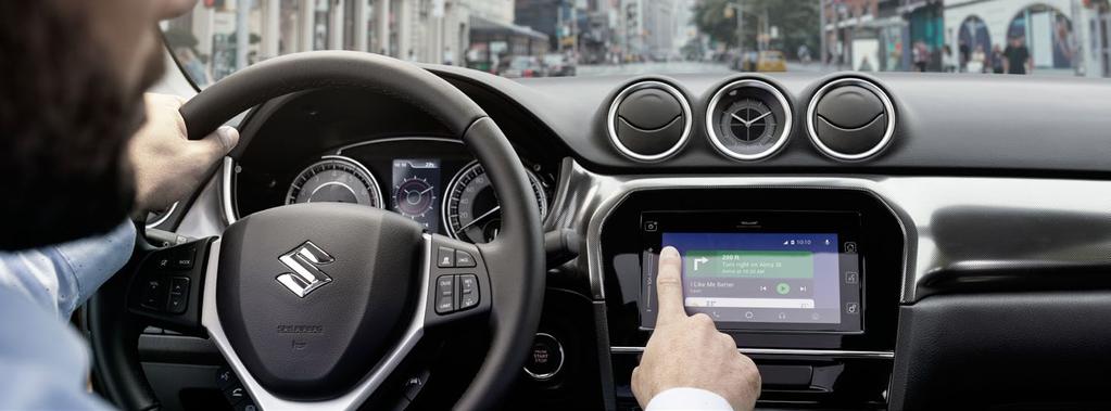se jedná o přehrávání hudby, telefonování v režimu hands-free, navigaci, nebo práci s aplikacemi ve Vašem telefonu.