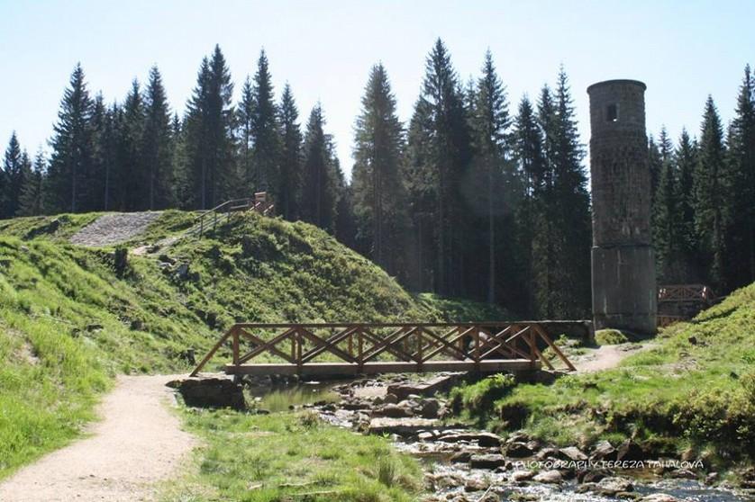 Sypaná hráz napouštěné přehrady na Bílé Desné se protrhla 18. září 1916. Obrovská vlna plná dřeva a kamení se prohnala údolím Desné a brala s sebou vše, co jí stálo v cestě.