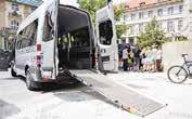 čajové lžičky mladého ječmene, 2 dcl vody. Postup: Ananas zbavte hrubé kůry a podélně rozčtvrťte. Houževnatý střed nevykrajujte, pokud máte vysokootáčkový mixér na smoothie, hravě si s ním poradí.