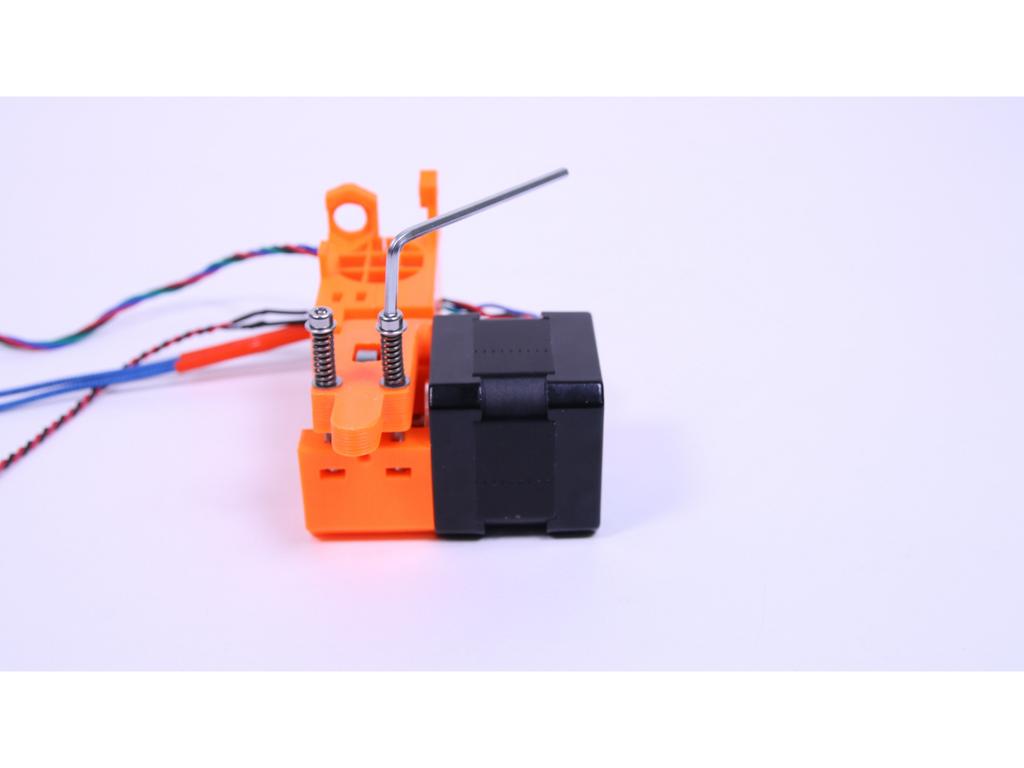 Step 15 Umístění přítlačných šroubů Použijte 2,5mm inbusový klíč k zašroubování přítlačných šroubů jako na obrázku.