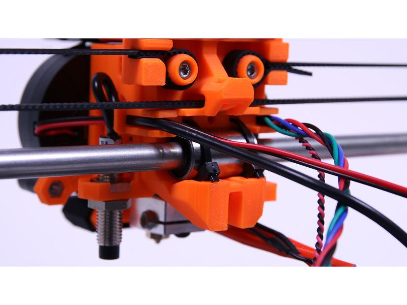 Step 25 Vedení kabelů extrudéru Uspořádejte kabely z vrchní