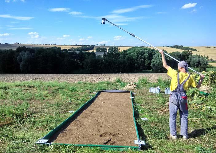 Obrázek 33: Jednoduché uchycení fotoaparátu a způsob snímání při pozemní foto grammetrii 2.