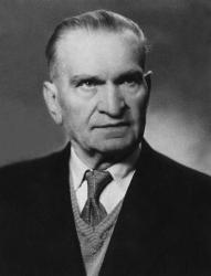 * 13. 3. 1886 Eduard Baudyš botanik mykolog; jeden ze zakladatelů československého rostlinářství a tohoto oboru na Vysoké škole zemědělské v Brně + 13. 3. 1964 Bohumil Vlček profesor mechanické technologie vláken, rektor České vysoké školy technické v Brně + 13.