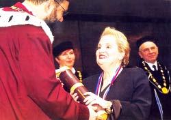 6. 3. 1645 Oznámení úmrtí královského rychtáře 6. 3. 1992 Úložiště odpadu 6. 3. 2000 Udělení Velké zlaté medaile Masarykovy univerzity paní Madeleine Korbel Albrightové 6. 3. 1992 Udělení čestného doktorátu Josefu Veselkovi Madeleine Korbel Albrightová 6.