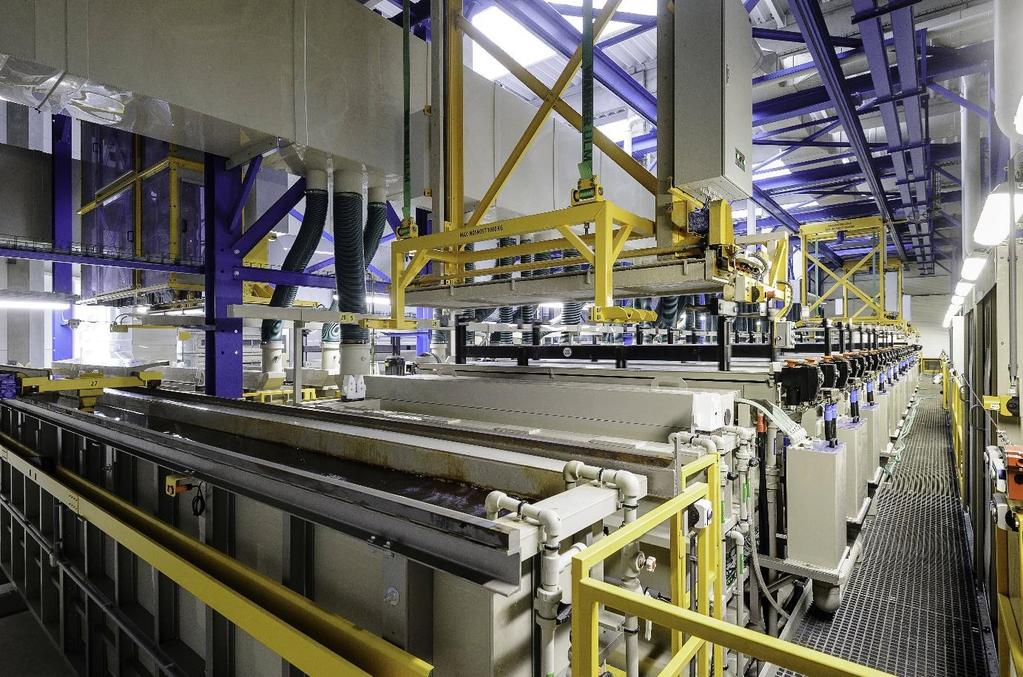 5 minut a max. výkon činí 108 m 2 /h. Rozměry závěsu jsou 2700 x 1300 x 250 mm, max. možná hmotnost zboží na závěsu je 600 kg. Míchání většiny lázní je realizováno pomocí injektorů.