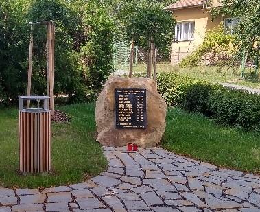 Štípě 21870 Pomník padlých vojínů z obou světových válek, na pískovcovém