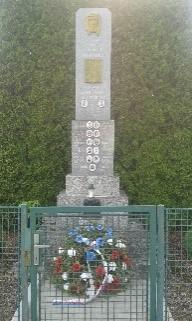 Racková 587 na návsi, naproti č. p.