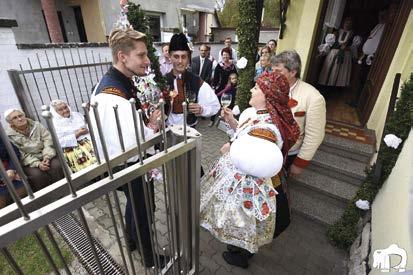 Už jsi šohaj, jak má být, a mně babička fjertůšek nechala šít.