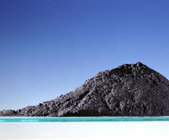 Typy aktivního uhlí a jejich použití 1) Práškové aktivní uhlí (PAC, Powdered Activated Carbon) velmi jemné částice (průměr obvykle 10 100 µm) aplikace při sezónním či přechodném zhoršení kvality