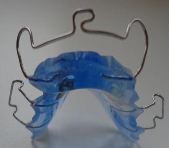 úseku (zdroj:obrázek autorky) 2.2 Dolní deska Ortodontický aparát, který se používá v dolní čelisti.