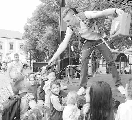 30 SPOLEČNOST Pondělí 16.
