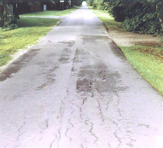 0/ 8 :2 : 89 /2 +70+ 83: - :678/: Původní Scharrelerova silnice (sever Německa) před opravou povrchu v roce 1990 Stav komunikace v roce 1999.